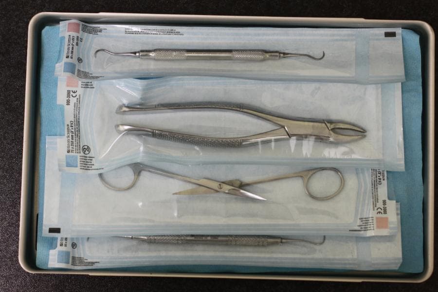Plateau de stérilisation pour instruments